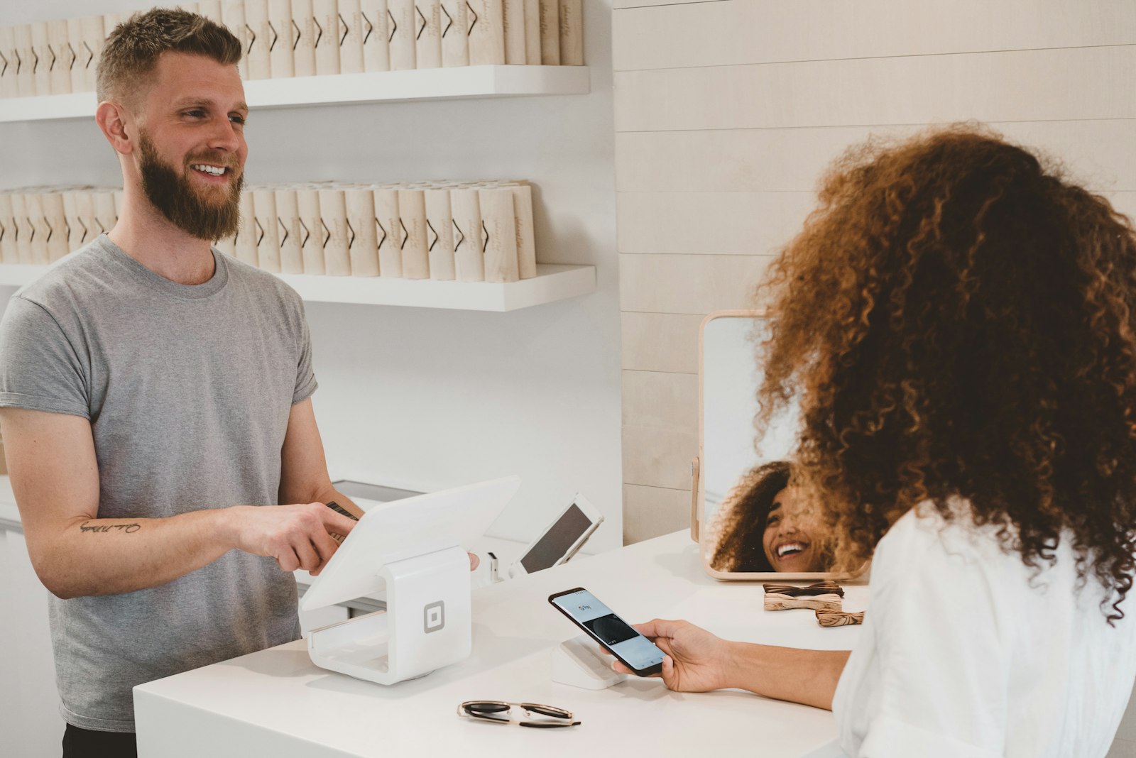 Reviewing e-commerce reports